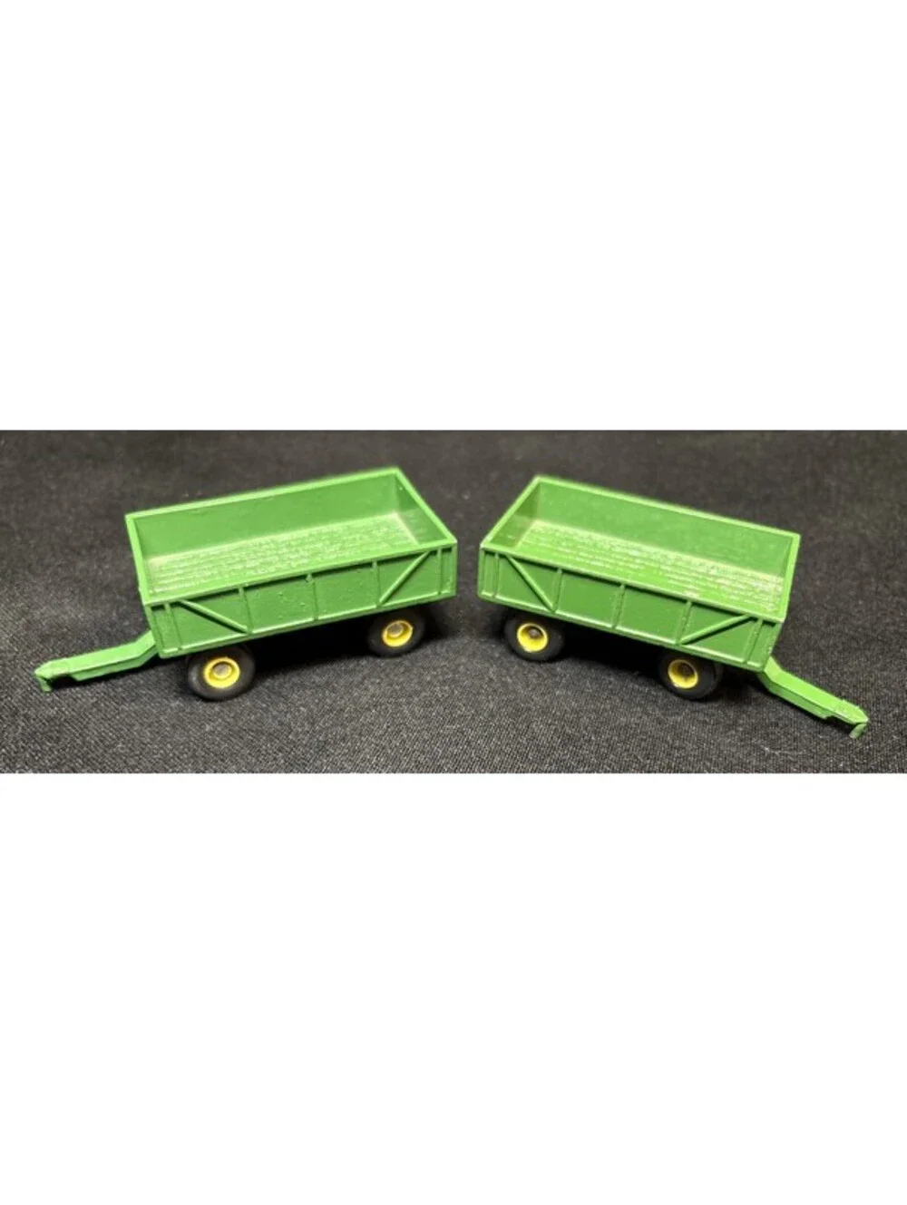 Set of 2 Vintage Ertl 1/64 John Deere Die-cast Trailers 0599D Great Condition